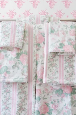 Rosie Arrangements Standard Wallpaper